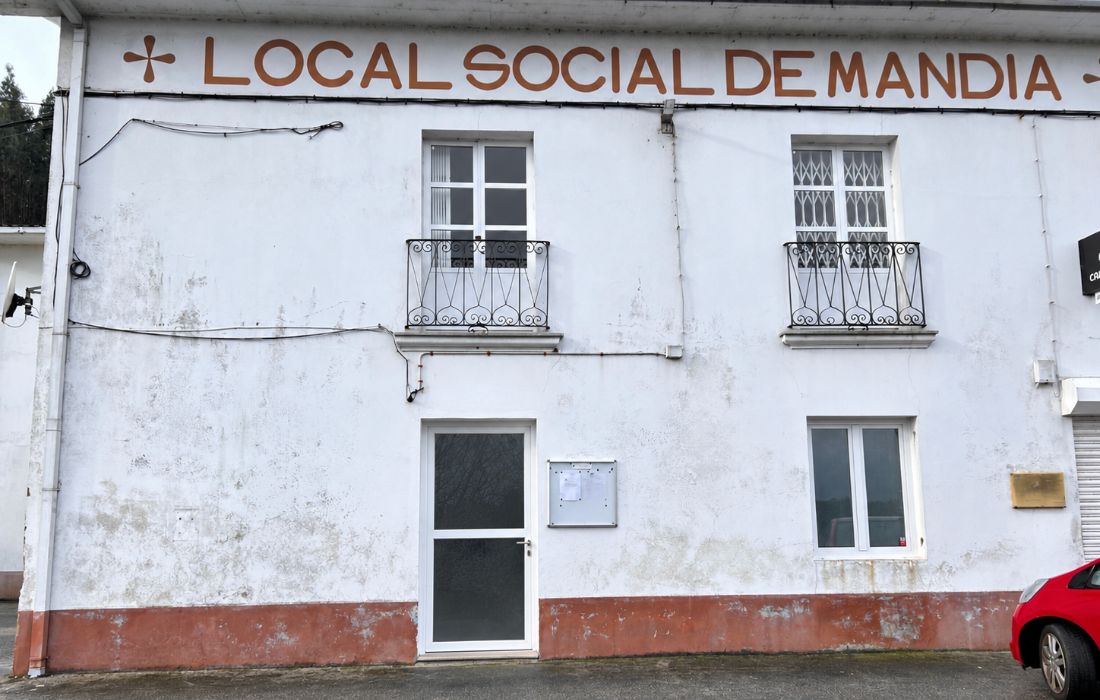 FERROL local social mandiá